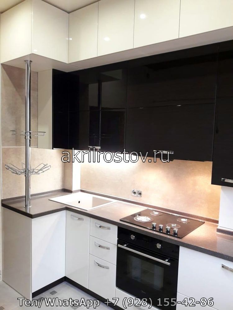 Дизайнерские акриловые столешницы для кухни: черные и белые варианты под заказ Эксклюзивные акриловые столешницы черного и белого цвета для современной кухни на заказ
