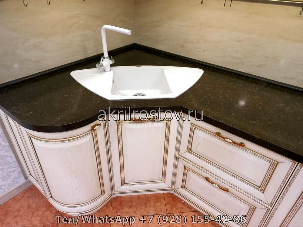 Современная угловая столешница из черного акрила с интегрированной мойкой для кухни Угловая кухонная поверхность из черного искусственного камня с встроенной мойкой