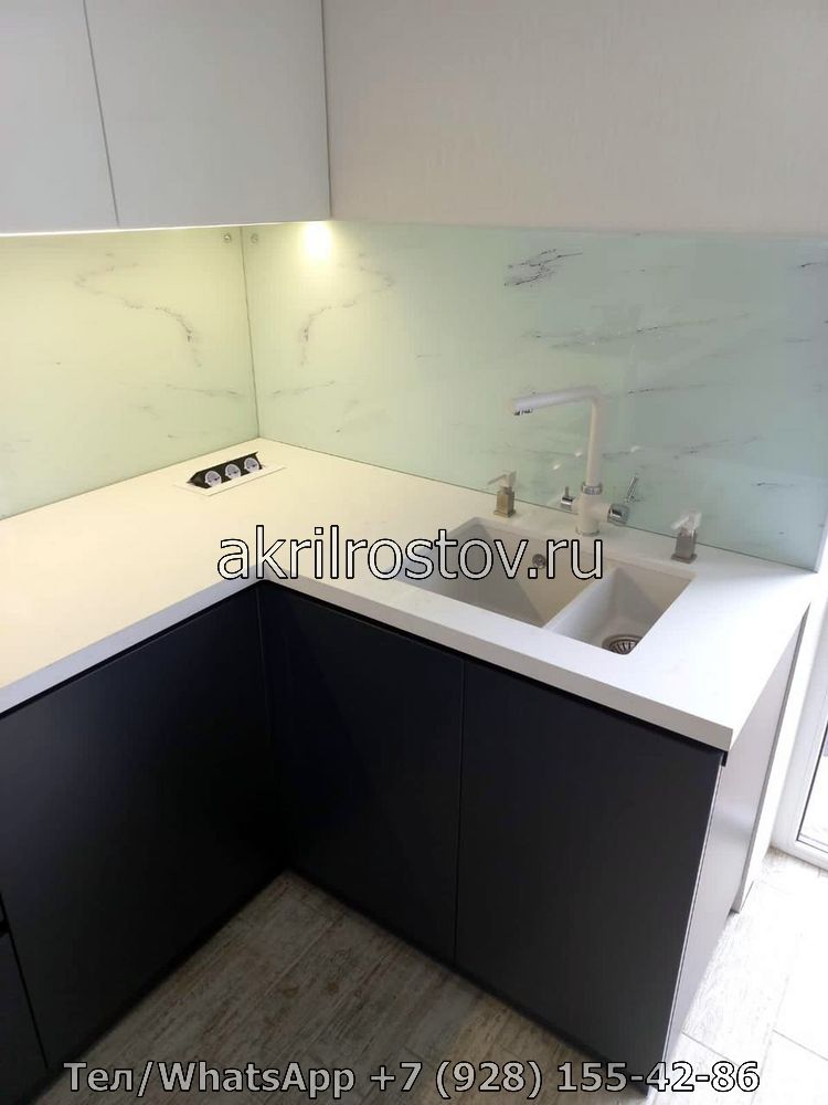 Индивидуальная столешница из акрилового камня белого цвета с угловой мойкой Эксклюзивная угловая поверхность из белого акрила с интегрированной раковиной