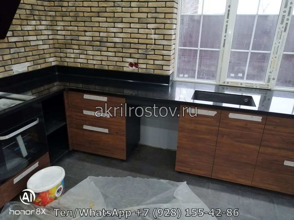 Производство угловых столешниц из черного камня на заказ по выгодной цене Эксклюзивная черная каменная столешница угловой формы по индивидуальному проекту