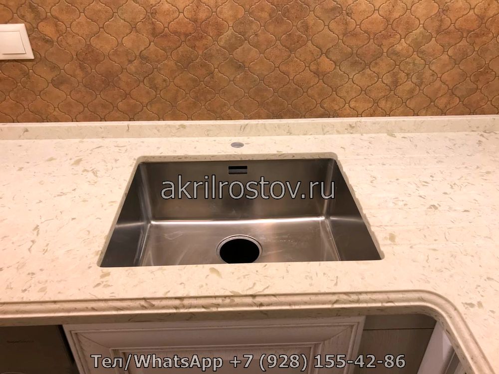 Изготовление прямоугольных столешниц из акрилового камня по индивидуальным размерам Светлая акриловая столешница прямоугольной формы на заказ по выгодной цене