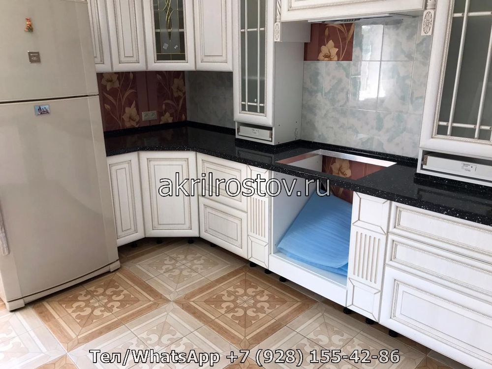 Современная угловая столешница из черного акрилового материала для кухни под заказ Эксклюзивная кухонная поверхность из черного акрила с угловым дизайном