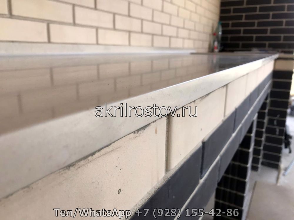 Изготовление прямой акриловой столешницы светлого цвета на заказ по доступной стоимости Современная кухонная столешница из акрилового камня светлого оттенка, изготовление по индивидуальному проекту