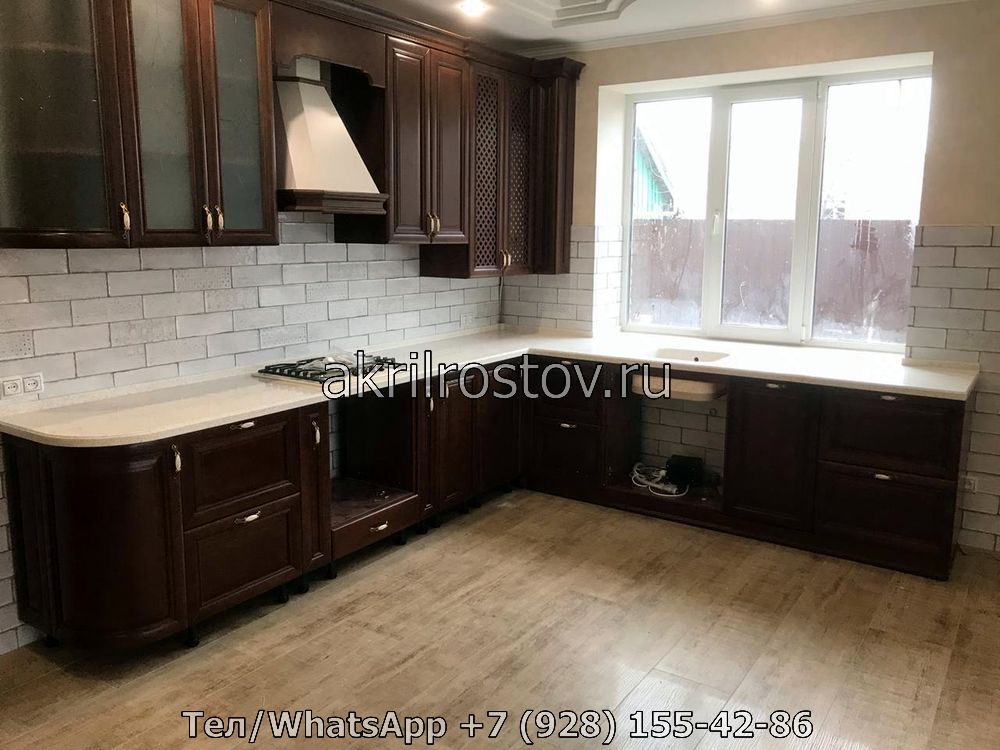 Современная угловая столешница из белого акрила с интегрированной кухонной мойкой Угловая белая кухонная поверхность с литой мойкой из акрилового камня