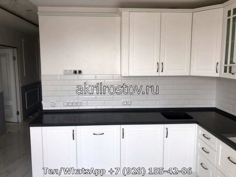 Изготовление угловых столешниц из черного искусственного камня на заказ по выгодной цене Эксклюзивная угловая поверхность из черного акрилового камня по индивидуальному проекту