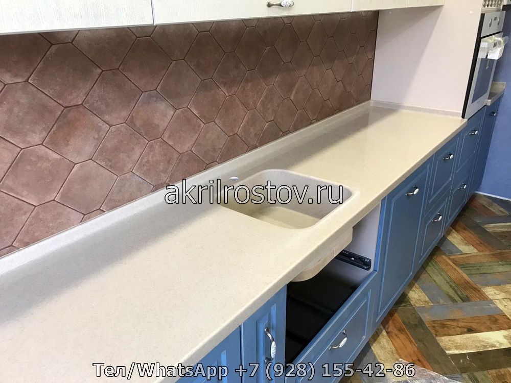 Изготовление акриловых столешниц с интегрированной мойкой под заказ в светло-бежевом цвете Эксклюзивная акриловая столешница светлого бежевого оттенка с встроенной раковиной