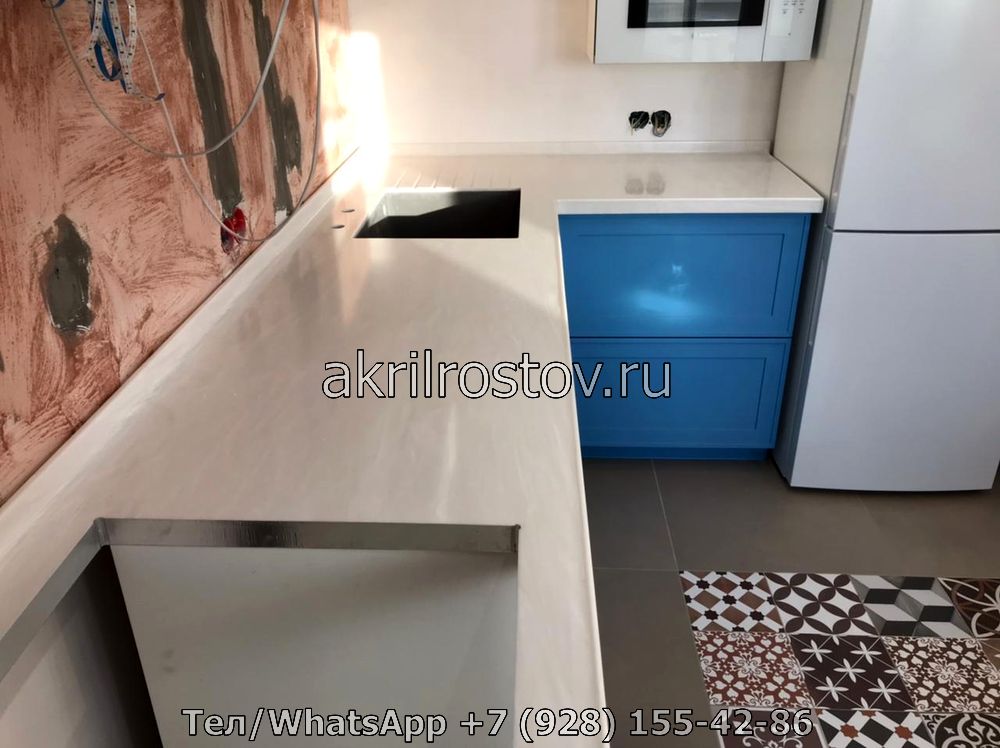 Эксклюзивная акриловая столешница с раковиной на заказ по доступной стоимости Современная кухонная поверхность из акрила с интегрированной раковиной