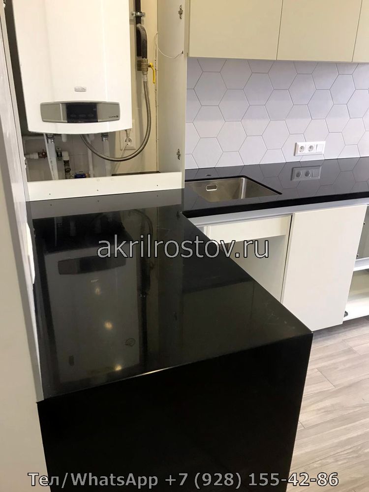 Индивидуальное изготовление черной акриловой столешницы Г-образной формы Эксклюзивная столешница из черного акрила в форме буквы Г