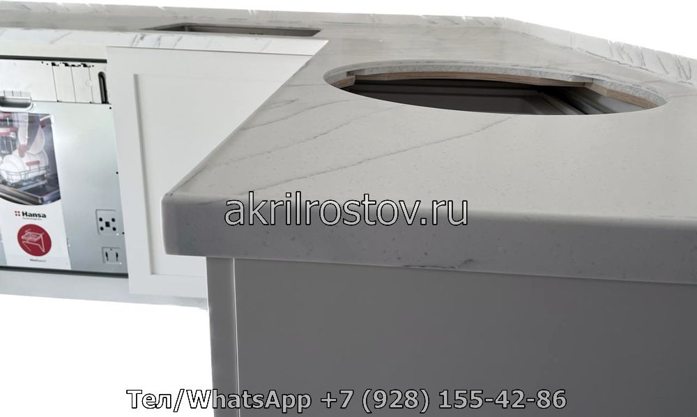 Изготовление столешниц из светлого мрамора с округлыми краями на заказ Эксклюзивная столешница из светлого серого мрамора с плавными скруглениями