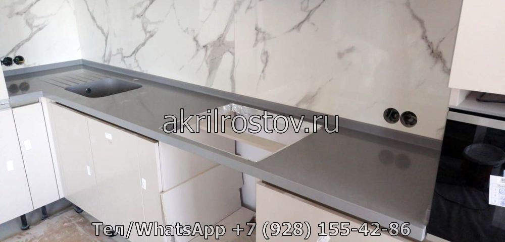 Изготовление прямых акриловых столешниц серого оттенка под заказ Эксклюзивная прямая столешница из акрила серого цвета